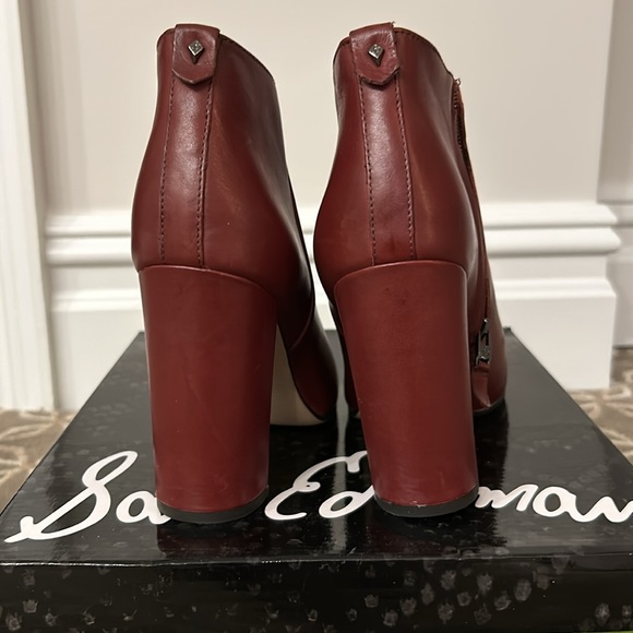 Beautiful booties, leather , worn once , like new, deep red gorgeous color - Picture 3 of 3